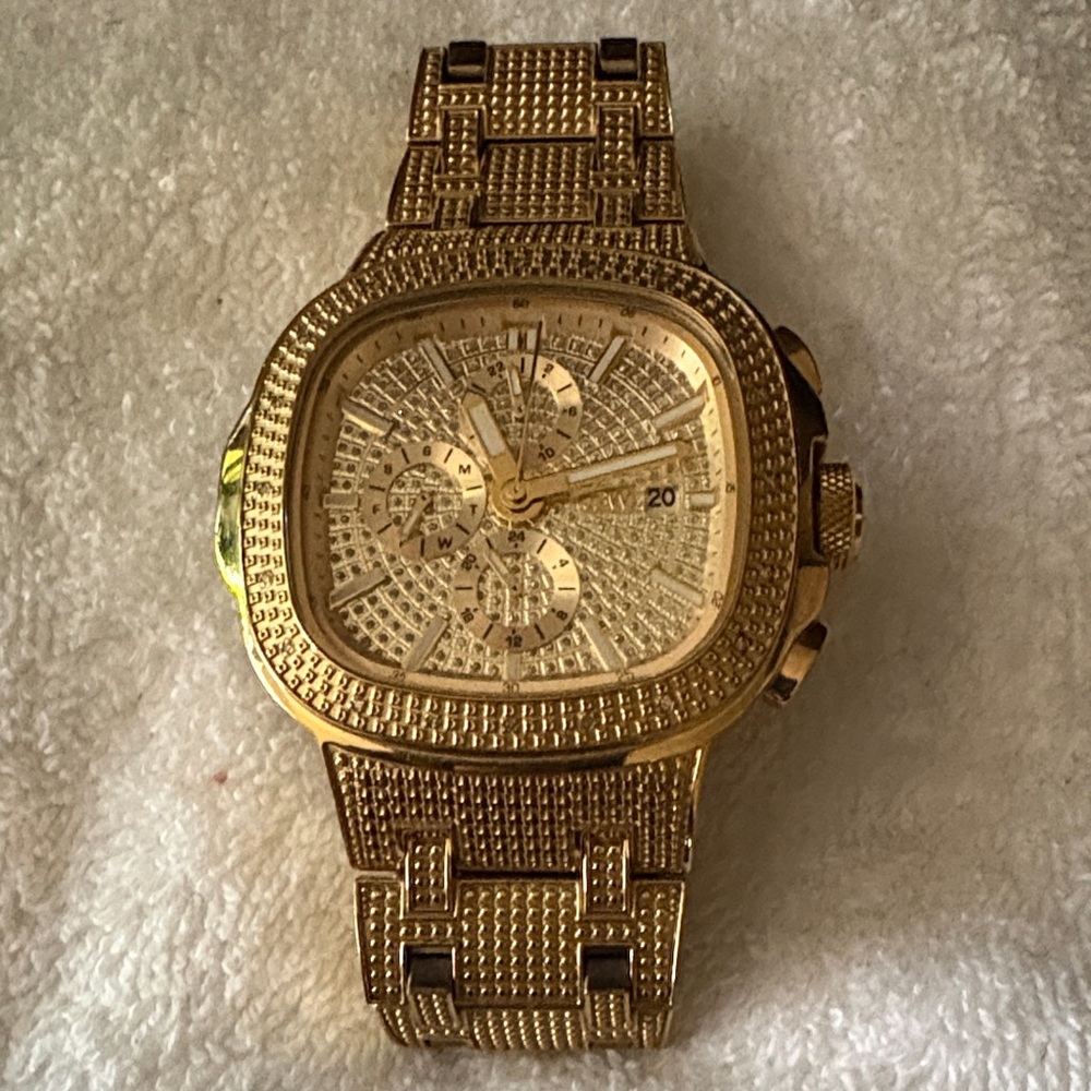 Gold Men's Luxury Watch - Picture 2 of 5